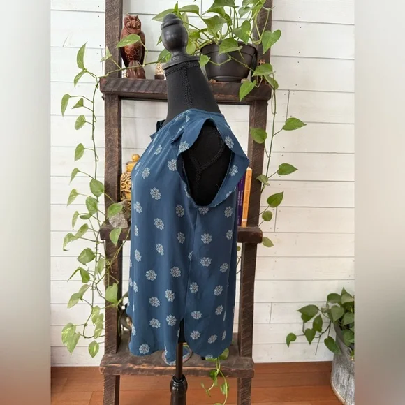 Loft Floral Blue Women's Flutter Sleeve Top - Picture 14 of 14